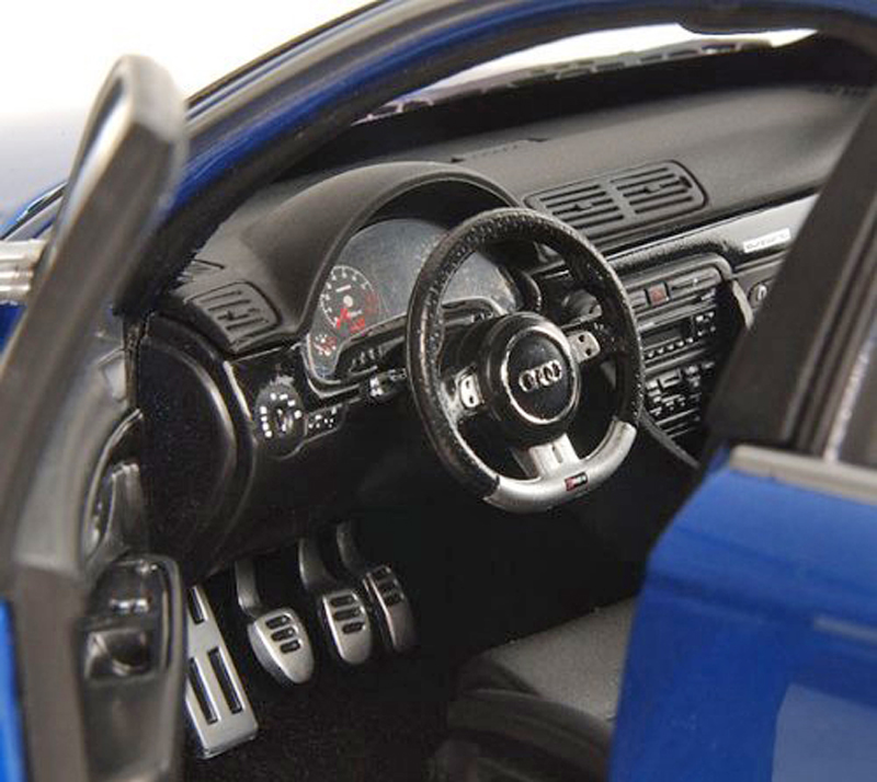 Audi A4 B7 Limousine RS4 Quattro 2006 blau metallik 1:18