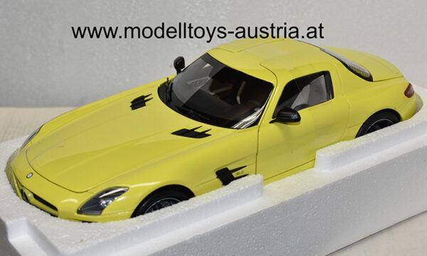 Mercedes Benz C197 SLS AMG Coupe Flügeltürer 2010 gelb 1:18