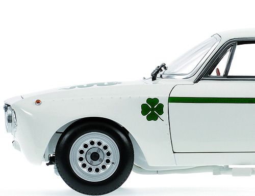 Alfa Romeo GTA 1300 Junior 1972 weiss 1:18