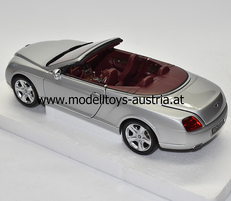 Bentley Continental GTC Cabrio 2006 silber 1:18 Minichamps