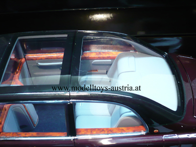 Bentley Staatslimousine 2002 Queen von der Majestät der Königin 1:18