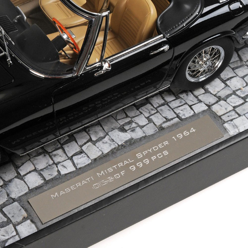 Maserati Mistral Spyder Cabrio 1964 schwarz 1:18