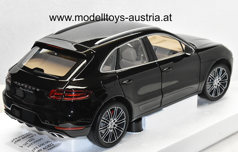 Porsche Macan Turbo SUV 2013 schwarz metallik 1:18