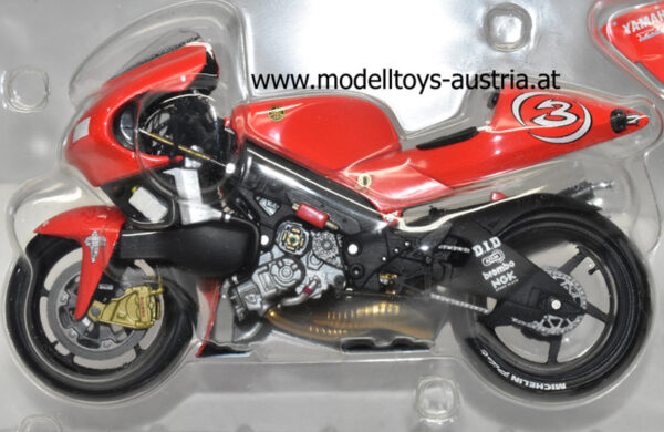 Yamaha YZR-M1 2002 Moto GP Max BIAGGI 1:12