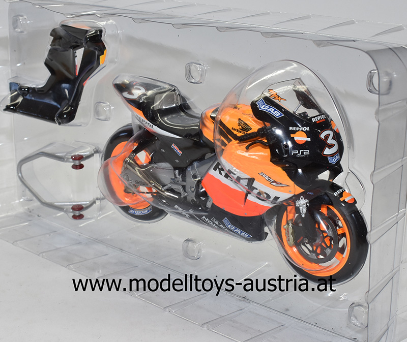 Honda RC211V 2005 Moto GP Max BIAGGI Repsol Honda Team 1:12