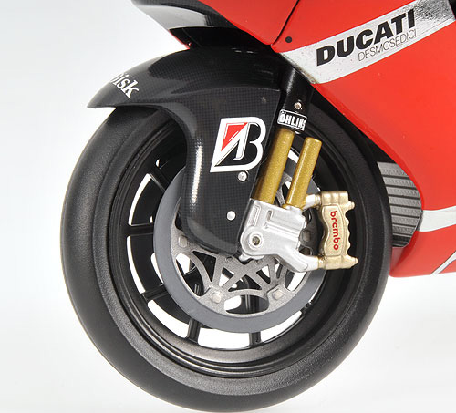 Ducati Desmosedici Desmo 16 2007 Moto GP Loris CAPIROSSI 1:12