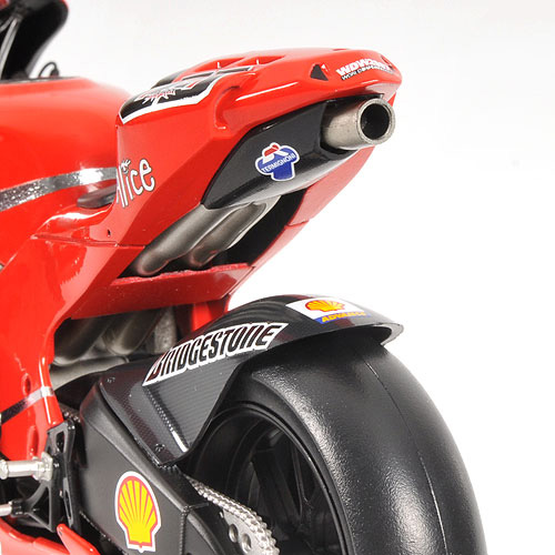 Ducati Desmosedici Desmo 16 2007 Moto GP Loris CAPIROSSI 1:12