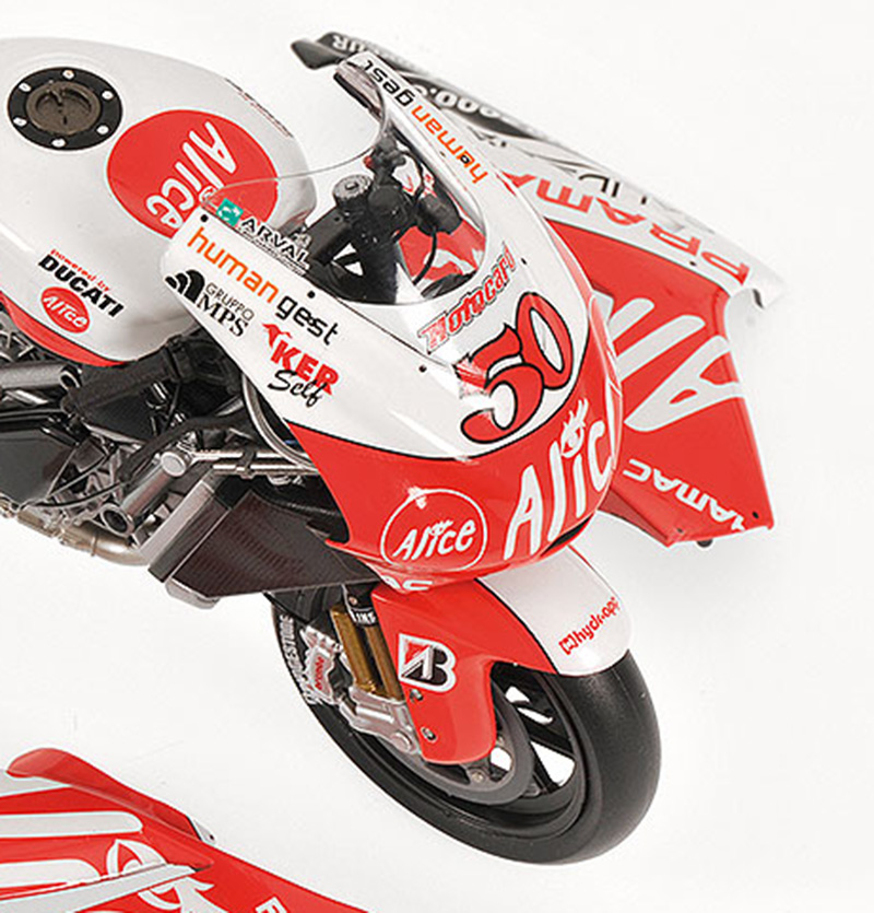 Ducati Desmosedici GP8 2008 Moto GP Sylvian GIUNTOLI 1:12