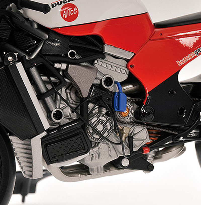 Ducati Desmosedici GP8 2008 Moto GP Sylvian GIUNTOLI 1:12