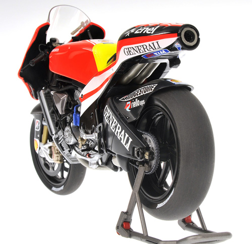 Ducati Desmosedici 2011 UNVEILING Presentation Valentino ROSSI 1:12