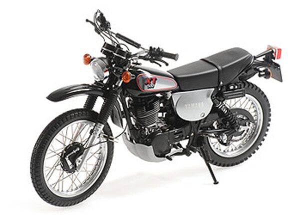 Yamaha XT500 XT 500 1988 schwarz mit silbernen Felgen 1:12