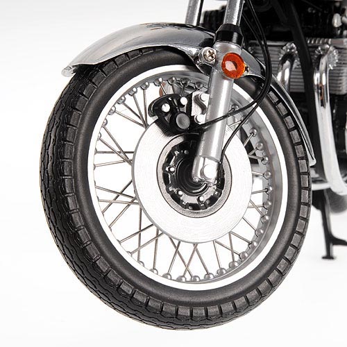 Kawasaki Z2 750 RS Super 4 1972 orange / braun 1:12