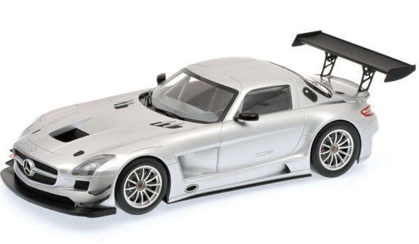 Mercedes Benz SLS AMG GT3 2011 Strassen Version silber 1:18