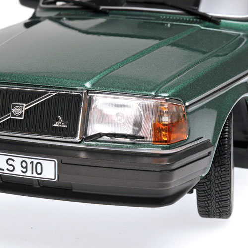 Volvo 240 GL Limousine 1986 grün metallik 1:18
