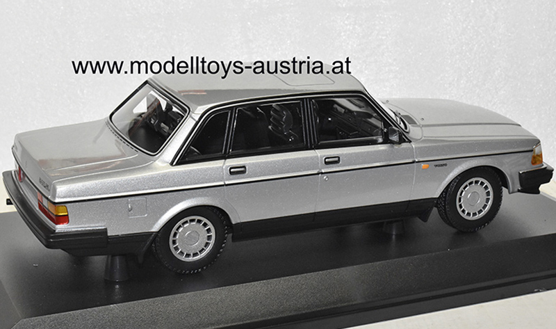Volvo 240 GL Limousine 1986 silber metallik 1:18