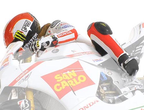Figur Marco SIMONCELLI 2011 Moto GP HANGING OFF 1:12