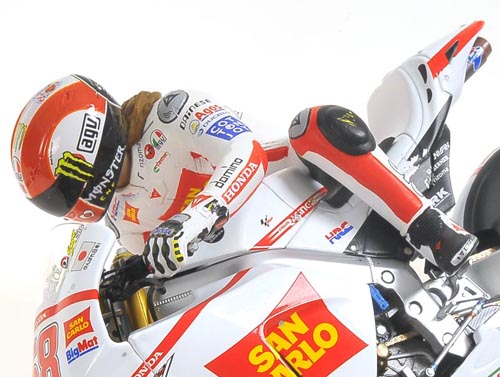 Figur Marco SIMONCELLI 2011 Moto GP HANGING OFF 1:12