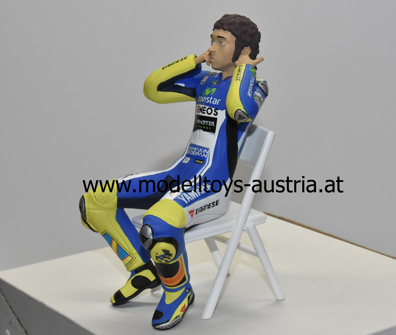 Figur Valentino ROSSI 2014 Moto GP CHECKING THE EAR PLUGS 1:12