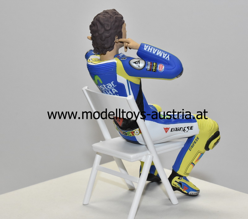Figur Valentino ROSSI 2014 Moto GP CHECKING THE EAR PLUGS 1:12
