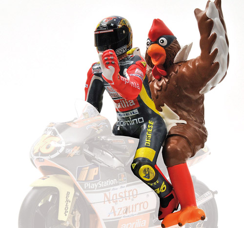 Figur Valentino ROSSI 1998 250 ccm BARCELONA und HUHN 1:12