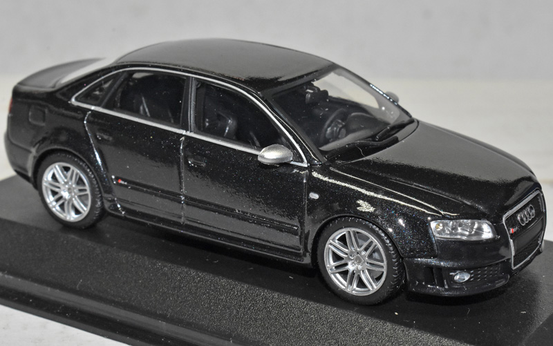 Audi A4 B7 Limousine RS4 2005 schwarz metallik 1:43