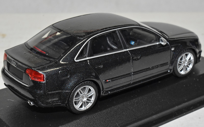 Audi A4 B7 Limousine RS4 2005 schwarz metallik 1:43