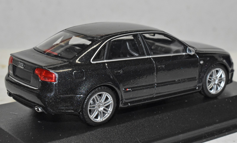 Audi A4 B7 Limousine RS4 2005 schwarz metallik 1:43