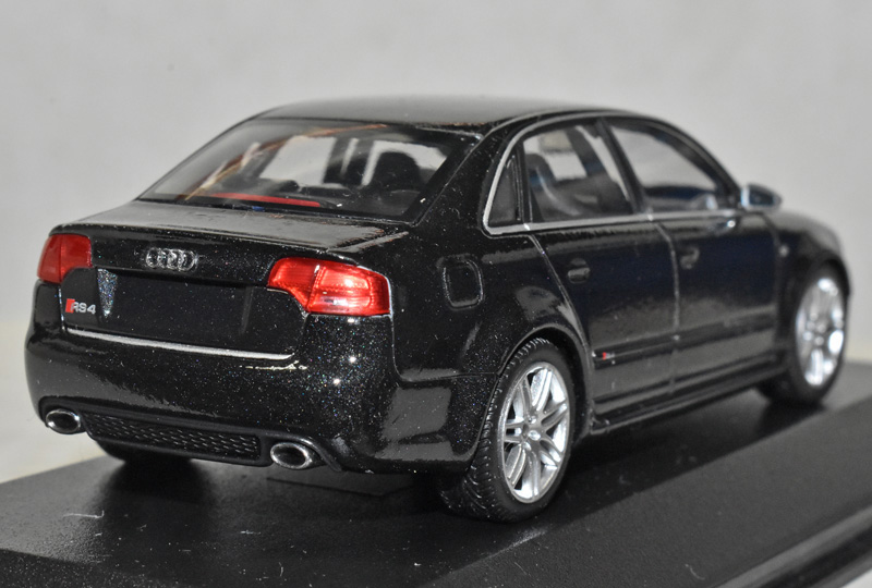 Audi A4 B7 Limousine RS4 2005 schwarz metallik 1:43
