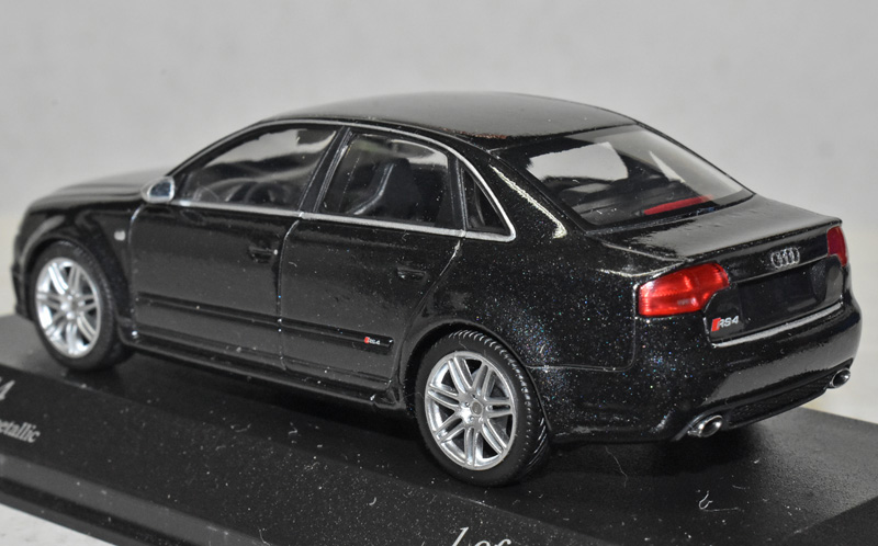 Audi A4 B7 Limousine RS4 2005 schwarz metallik 1:43