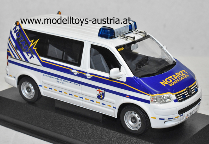 VW T5 Bus Multivan 2002 BUNDESWEHR NOTARZT 1:43
