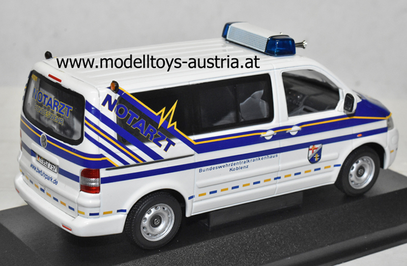 VW T5 Bus Multivan 2002 BUNDESWEHR NOTARZT 1:43