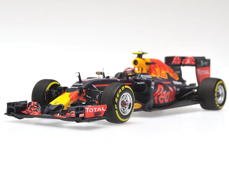 Red Bull Racing RB12 Renault TAG Heuer Hybrid 2016 Daniil KVYAT 1:43 Minichamps