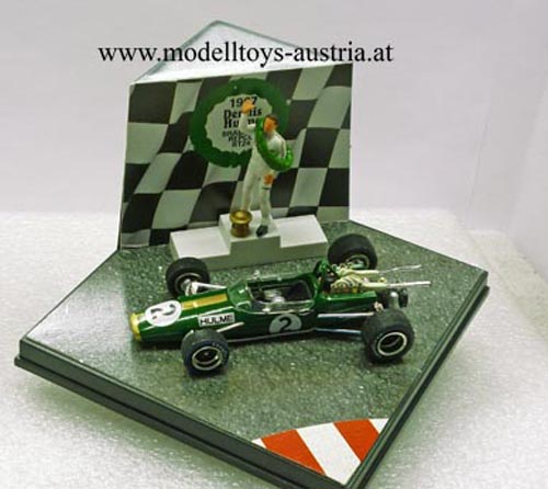Brabham BT24 Repco 1967 WELTMEISTER Denny HULME 1:43 DIORAMA