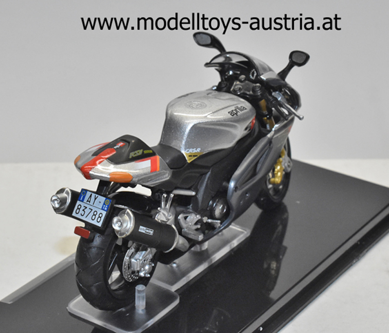 Aprilia RSV 1000 R 2002 silber / grau 1:24