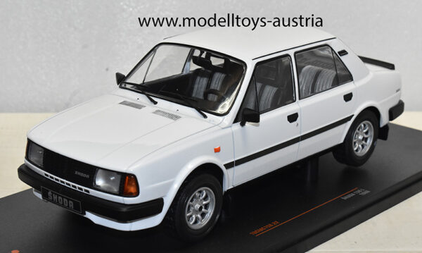 Skoda 130 LR Limousine 1988 weiss 1:18