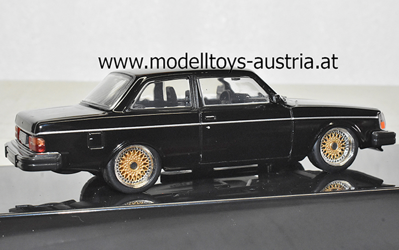 Volvo 242 Custom Limousine 1980 schwarz 1:43