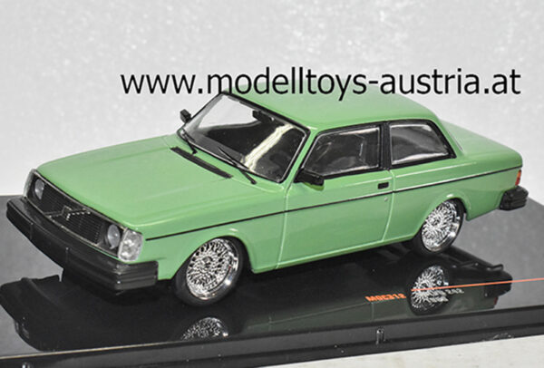 Volvo 242 Custom Limousine 1980 grün 1:43