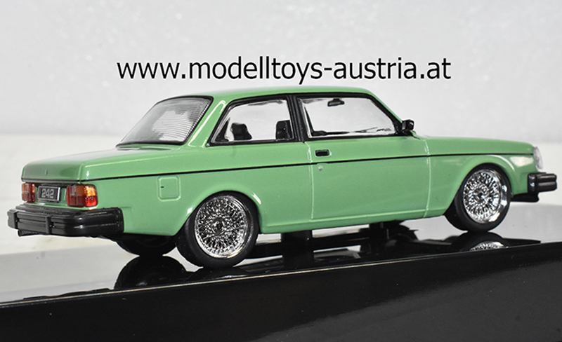 Volvo 242 Custom Limousine 1980 grün 1:43
