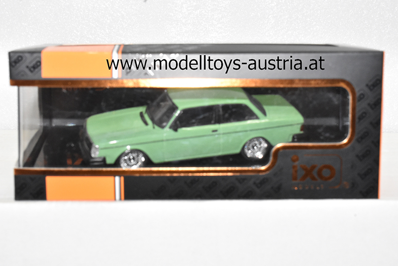 Volvo 242 Custom Limousine 1980 grün 1:43