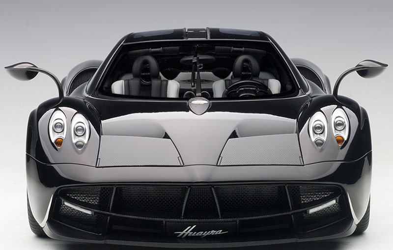 Pagani Huayra V12 2011 schwarz 1:12