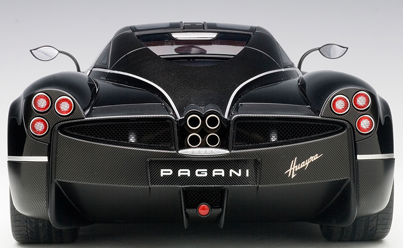 Pagani Huayra V12 2011 schwarz 1:12