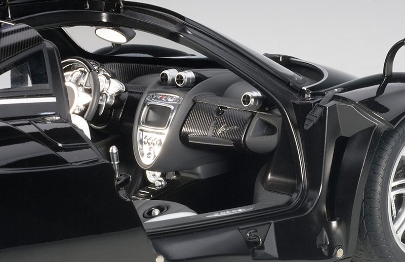 Pagani Huayra V12 2011 schwarz 1:12
