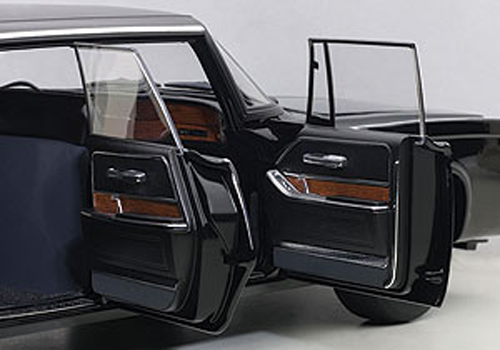 Chrysler Imperial Crown Black Beauty Green Hornet 1966 - 1967 schwarz 1:18