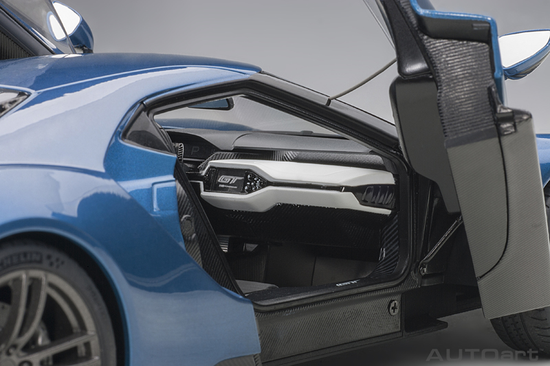 Ford GT Coupe 2017 blau 1:18