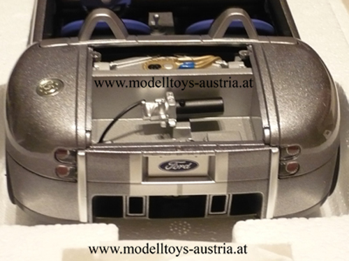 Ford Shelby Cobra 2004 CONCEPT CAR silber metallik 1:18