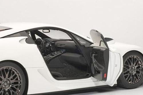 Lexus LFA Coupe 2011 NÜRBURGRING PACKAGE weiss 1:18