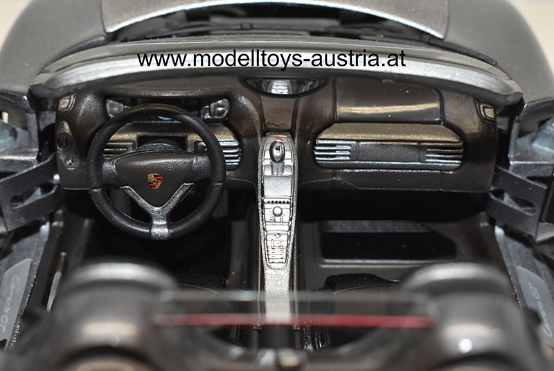 Porsche Carrera GT 2000 silbergrau metallik 1:18