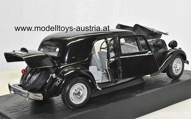 Citroen Traction Avant 15 CV 6 Zylinder 1952 schwarz 1:18