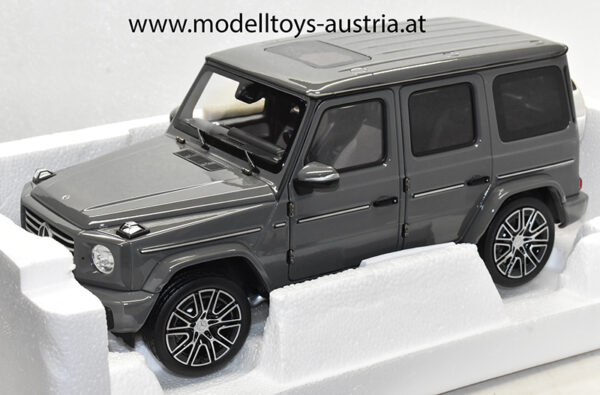 Mercedes Benz W463 EQG N465 G Klasse SUV 2024 klassisch grau 1:18 Elektro Mobilität