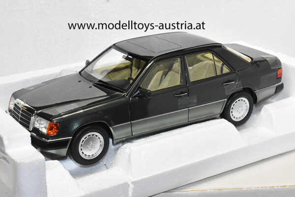 Mercedes Benz W124 Limousine 230 E 1990 grün metallik 1:18